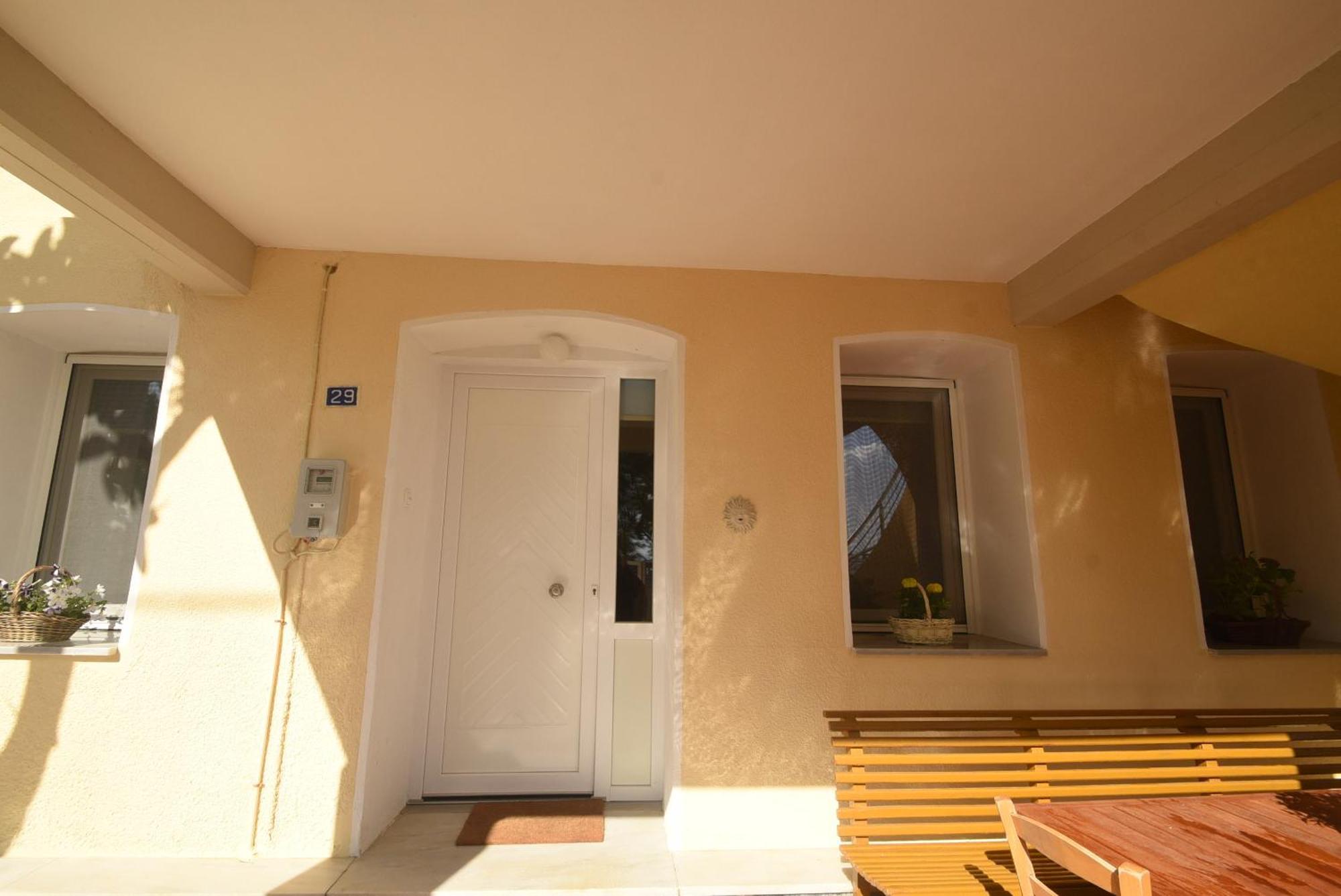Blue Flag Award Winning Ormos Lo Beach: Home 1 Vrontados Exterior photo